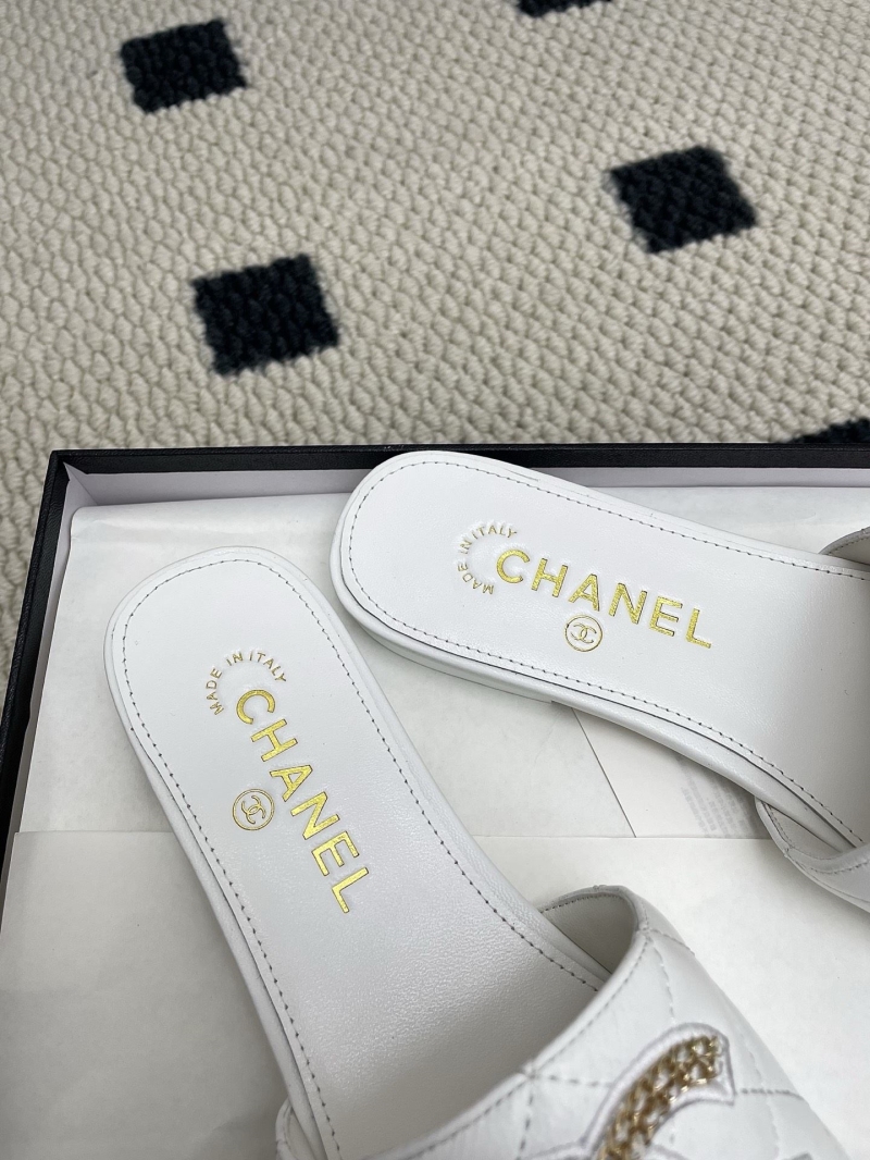 Ch**el slippers